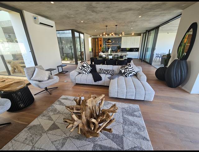 4 BEDROOM FREEHOLD FOR SALE IN HAWAAN FOREST ESTATE